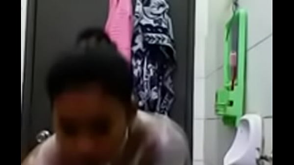 Narsis Abis, Tapi Pantatnya Bikin Ngiler Banget