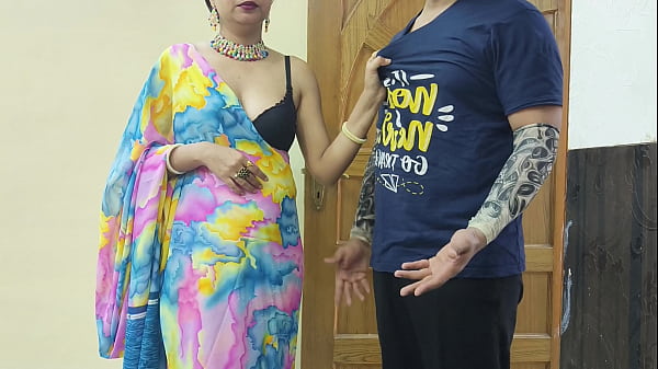 Ibu Tiri India Montok Besar Bantu Anak Tiri Berhenti Merokok, Lalu Kasih Kenikmatan Seks Di Kamar.
