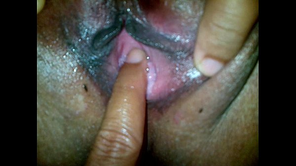 Mami Indon Montok, Pantat Gede, Memek Basah Kena Jari Empat, Digenjot Keras Sampai Meraung.