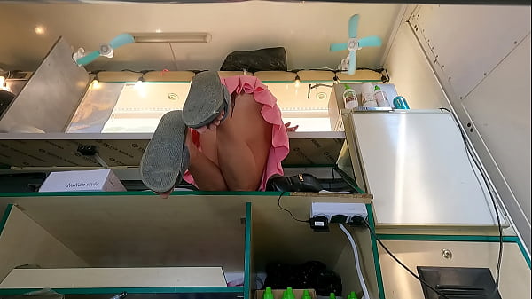Lihat Tuh Si Jalang, Pas Nunduk Di Meja, Celana Dalangnya Kelihatan Dari Bawah Rok, Bikin Makin Pengen.