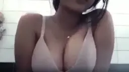 Biarin Aja, Lagi Enak-enak Dipanggil Dari Luar, Ganggu Banget.