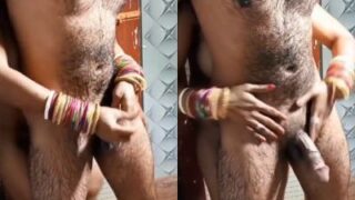 Istri Horny Bantu Suami Crot Di Ranjang Pasangan.