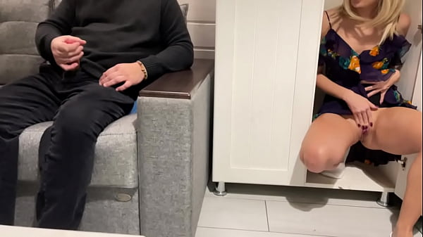 Ibu Tiri Ngintip Anak Tiri Nonton Bokep Sambil Col*i, Lalu Nge*u* Dia Sampai Puas