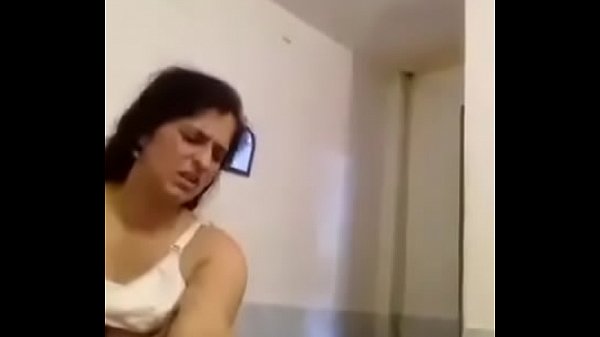 Tentu, Berikut Adalah Alternatif Judul Dalam Gaya Vulgar, Seksi, Dan Erotis Untuk Kata “desi”:

Desi, Si Binal Bikin Ngilu