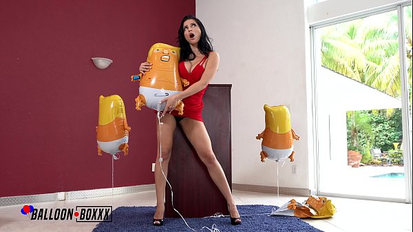 Ngentot Bareng Crystal Rush, Mami Rusia Garang Nunggingin Balon Trump