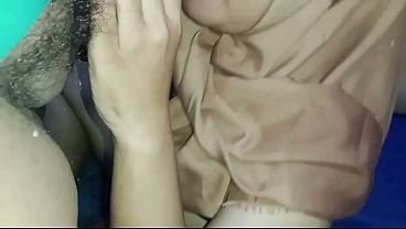 Istri Teman Minta Digenjot, Jago Jilmek Lagi Siap Main Basah-basah