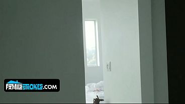 Blonde Montok Daisy Stone Nampung Crot-an Kakak Tiri Yang Horny