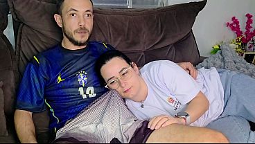Kakak Tiri Digoda Adik Tiri Sambil Nonton Bola Brasil, Bikin Makin Panas.