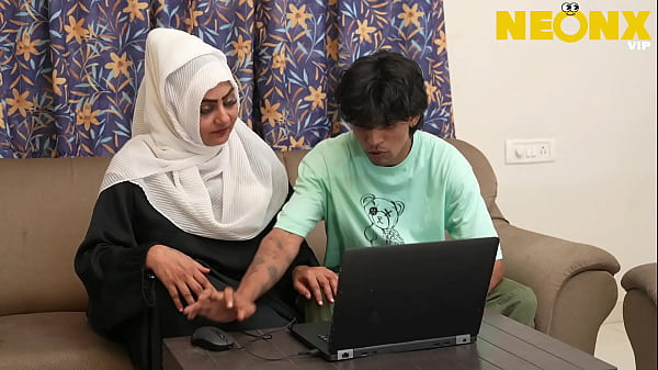 Hijab Cewek Ketahuan Bokep Sama Kakak Tiri Waktu Lagi Colmek