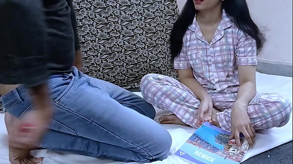Mami Ki Chut Faad Ke Nanga Kiya Aur Choda, Ghar Mein Family Ke Saath Sex.