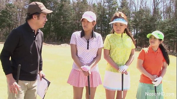 Cewek-cewek Asia Muda Main Golf Tanpa Sehelai Benang, Bikin Makin Panas Di Lapangan.