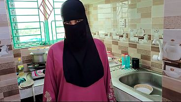 Selagi Istri Pergi, Suami Selingkuh Ngewe Habis-habisan Pembantu Rumah Hijab Di Rumah Kosong