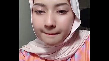 Jilbab Live, Goyangannya Bikin Makin Greget, Makin Penasaran Pengen Lihat Lebih Dalam.